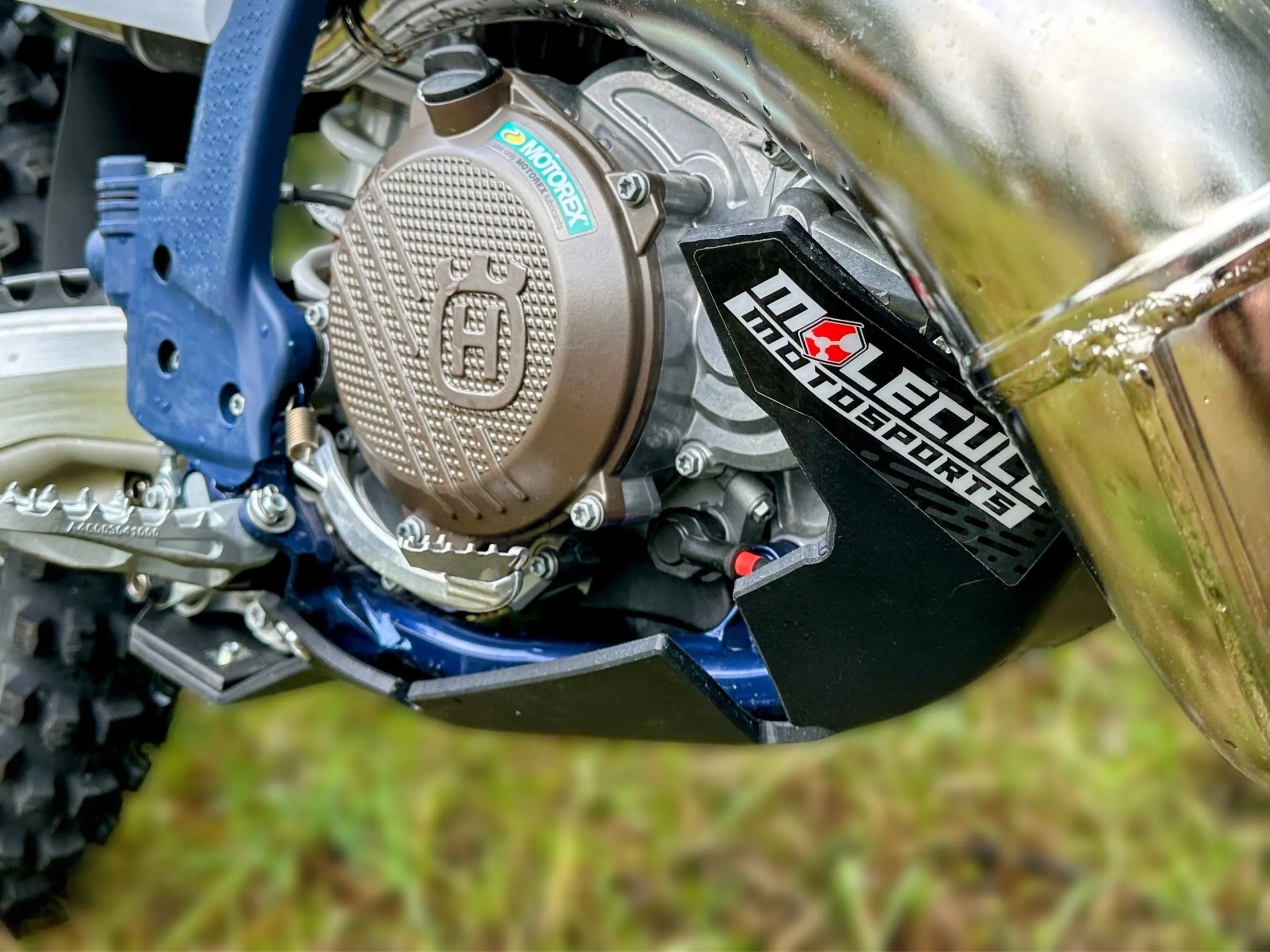 מיגון גחון Molecule ל-KTM/Husqvarna/GasGas 250-300 2T (24-26)